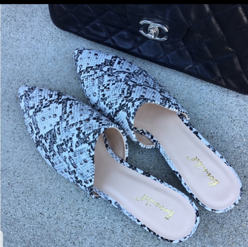 HOST PICK Studded Snakeskin Mule slides - Picture 3 of 9